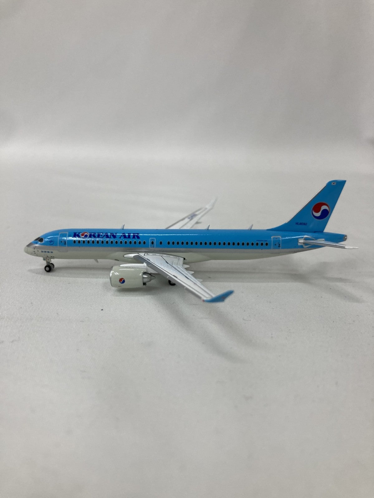 1/400 CS300 大韓航空 HL8092 その他小物