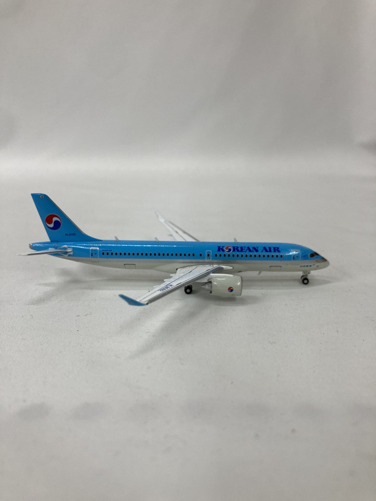 1/400 CS300 大韓航空 HL8092 その他小物
