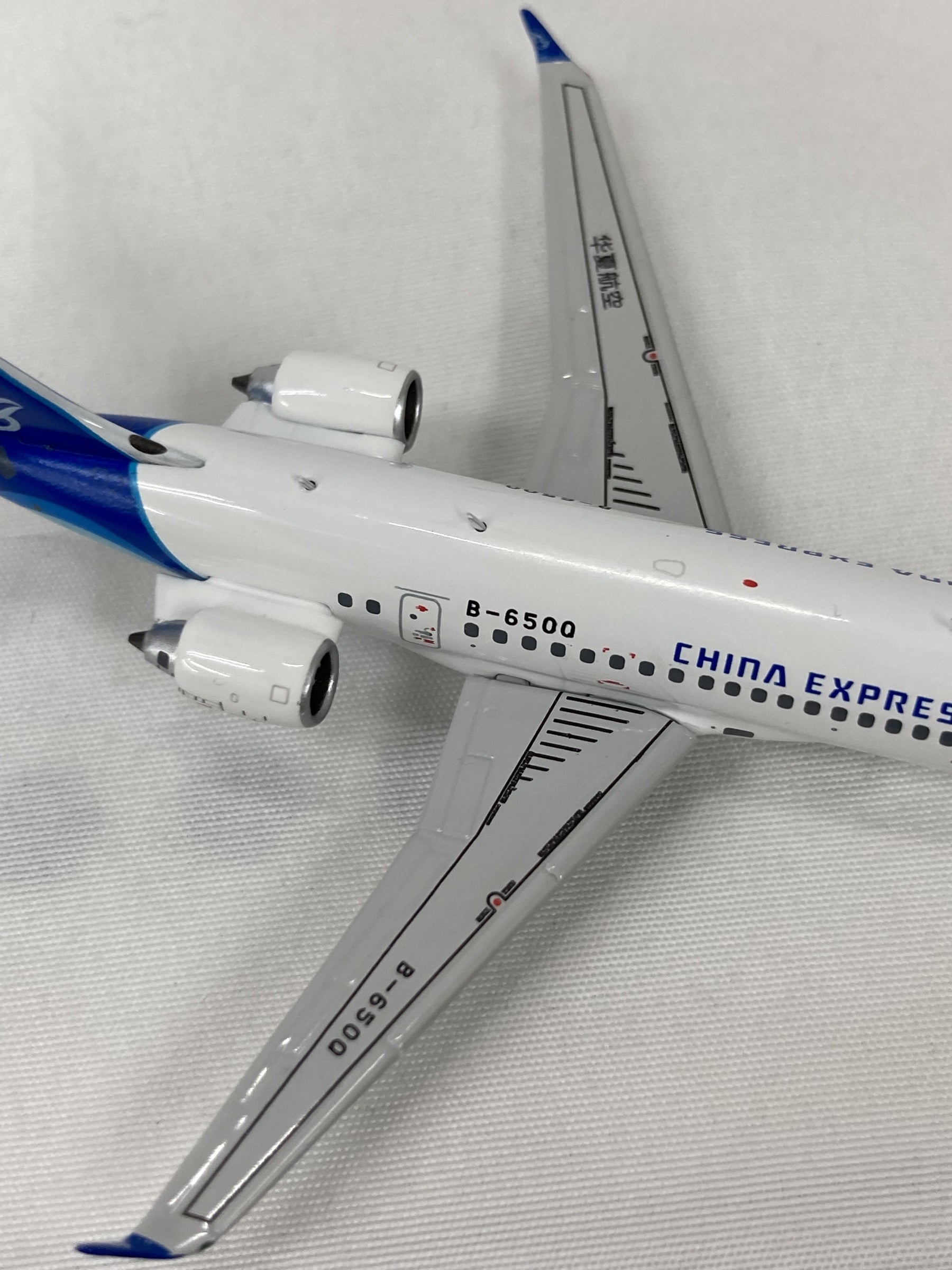NG ARJ21-700 1/400 華夏航空 その他小物