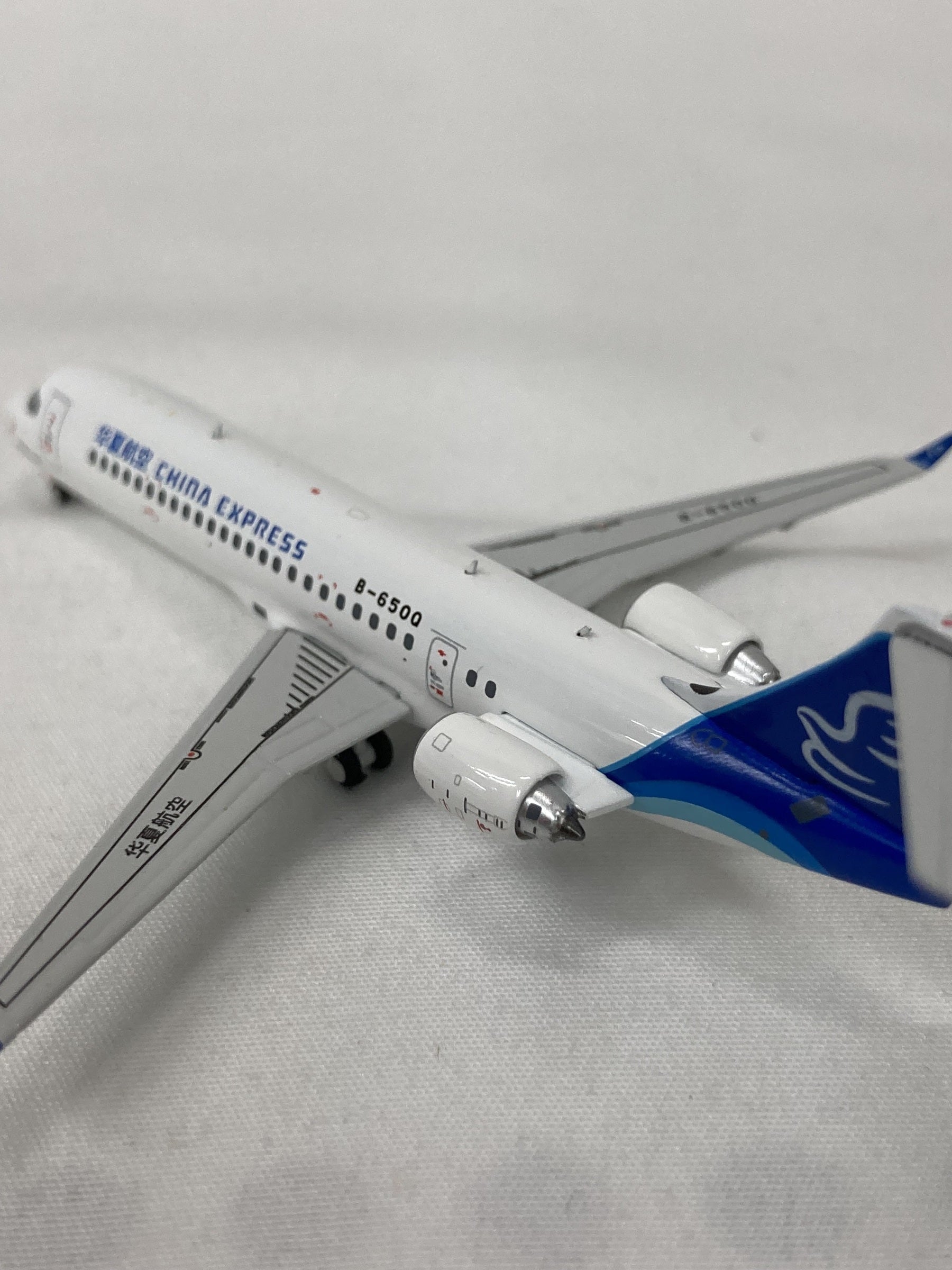 NG ARJ21-700 1/400 華夏航空 その他小物