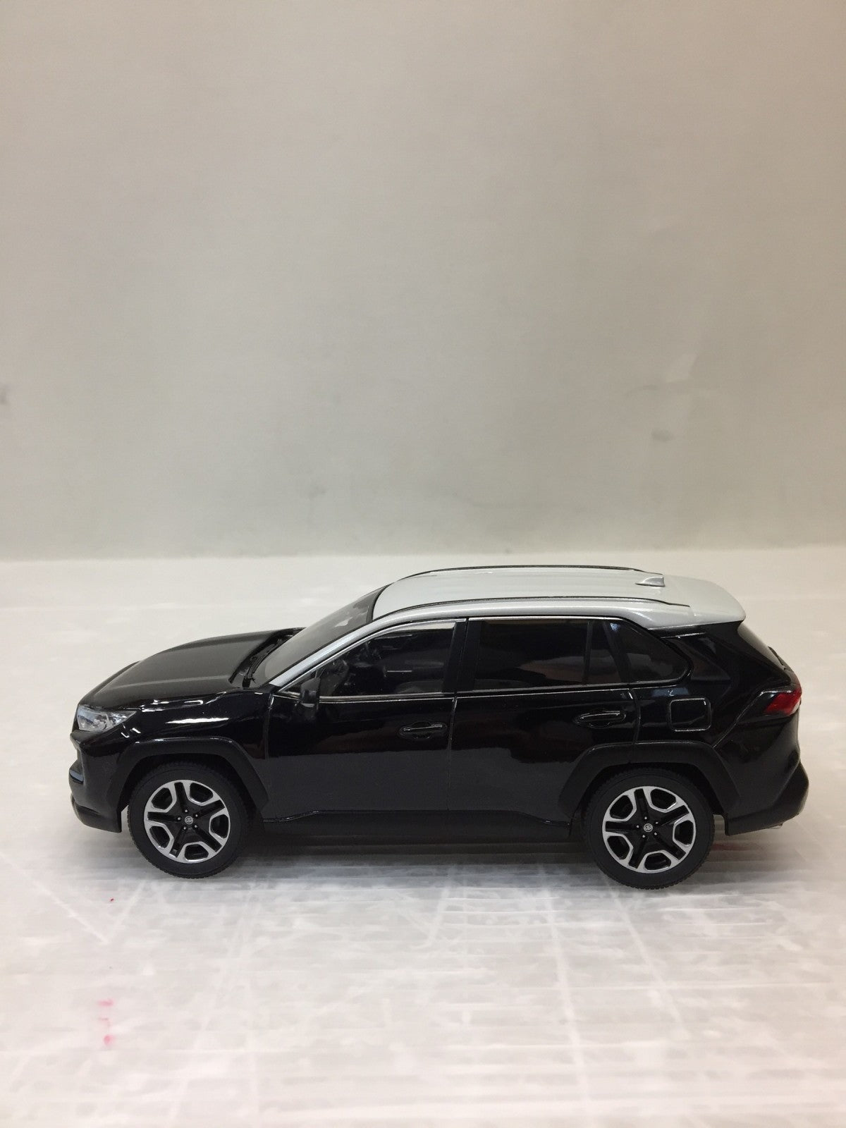 カラーサンプル 1/30 RAV4 アドベンチャー アッシュグレーxブラックマイカ カラーサンプル