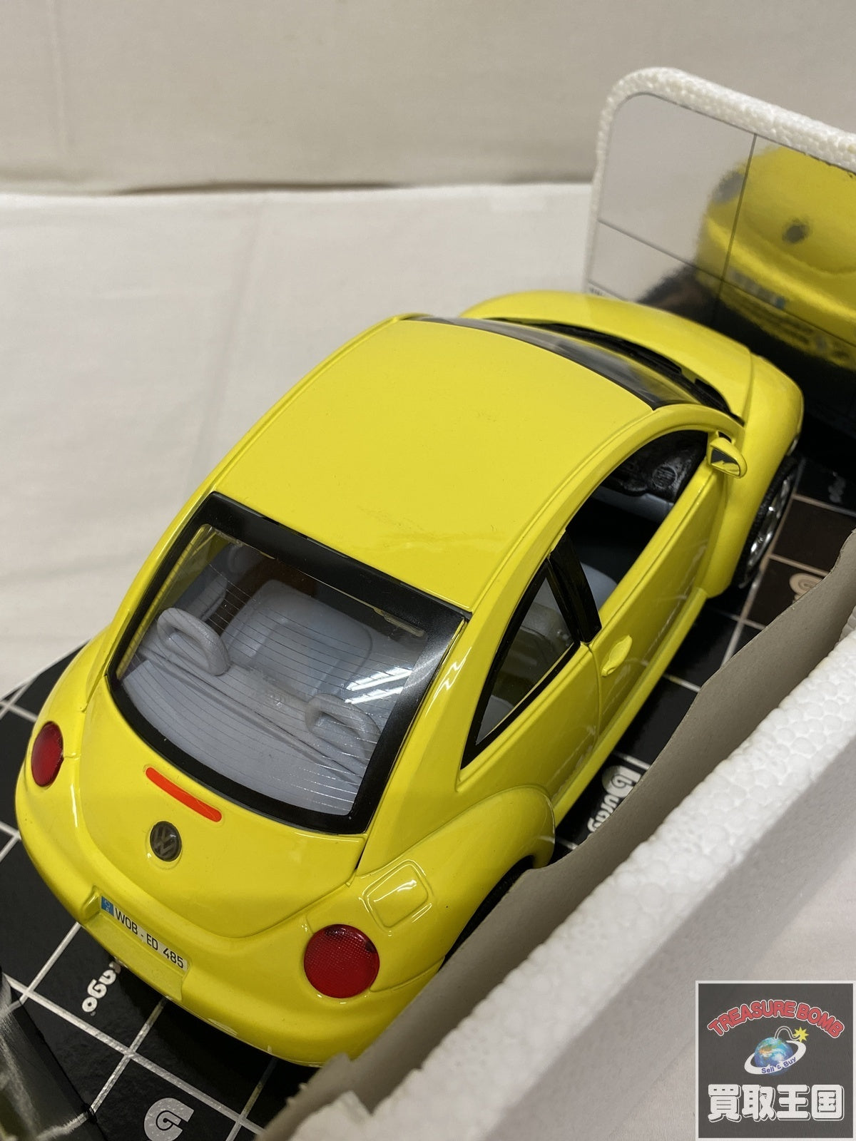 brago 1/18 VOLKSWAGEN NEW BEETLE 1998 スケールカー