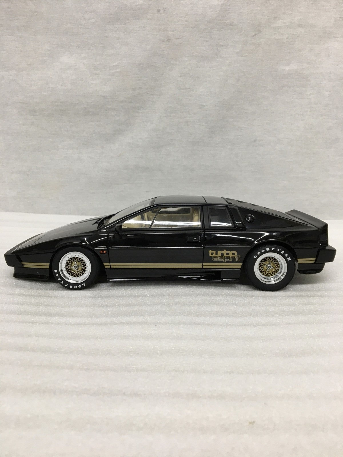 オートアート 1/18 ロータス エスプリ ターボ スケールカー