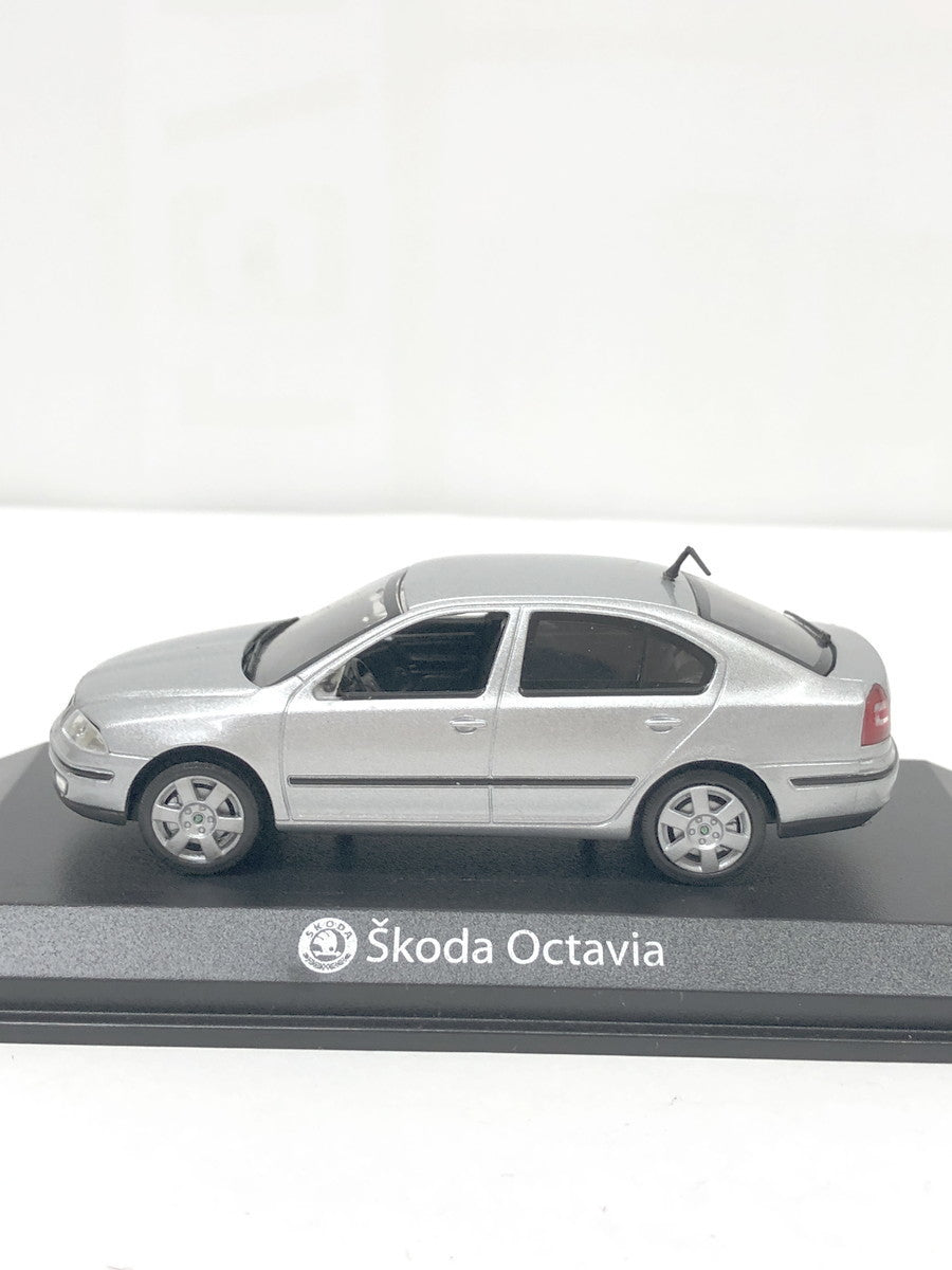 1/43 シュコダ オクタビア セダン シルバー? スケールカー