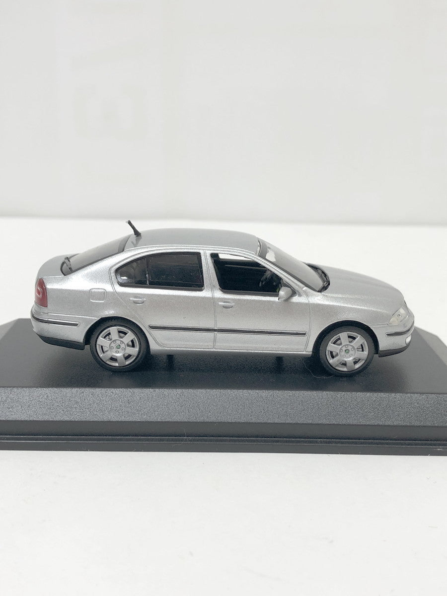 1/43 シュコダ オクタビア セダン シルバー? スケールカー