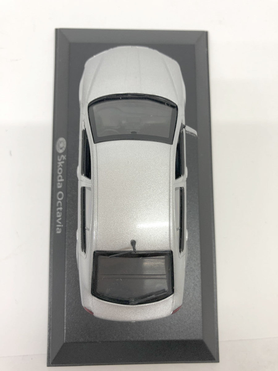 1/43 シュコダ オクタビア セダン シルバー? スケールカー