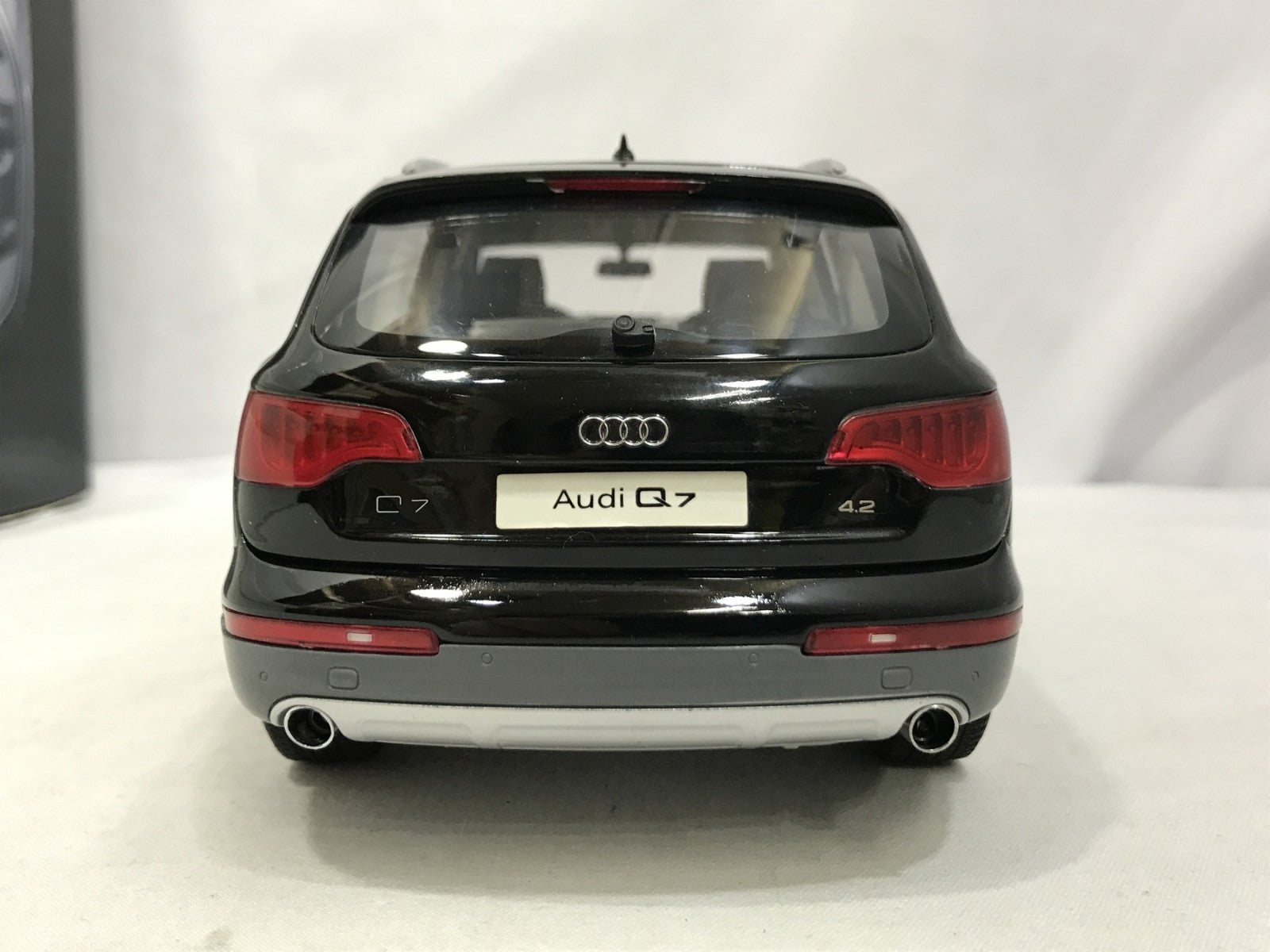 京商 1/18 AUDI Q7 FACELIFT TEIF BLACK スケールカー