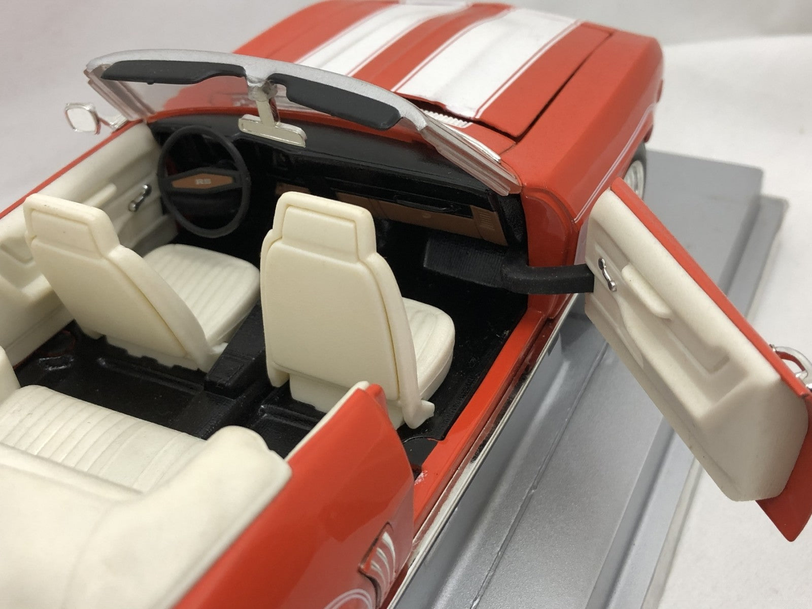 AMERICAN MUSCLE 1/18 1969 CHEVY CAMARO RS スケールカー