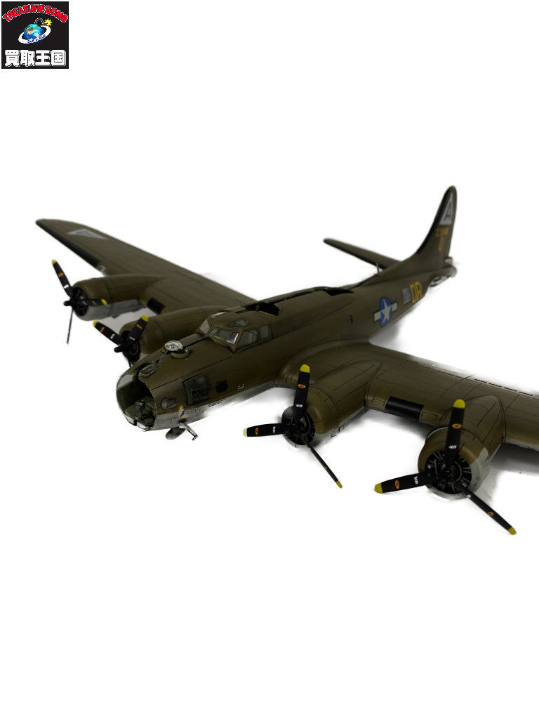 アカデミー B-17F ミリタリープラモ