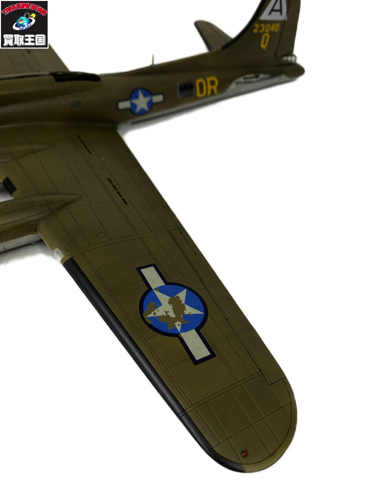 アカデミー B-17F ミリタリープラモ