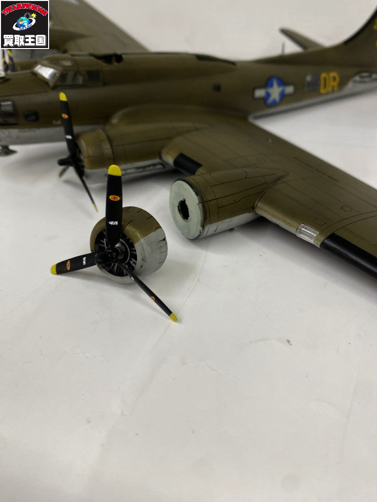 アカデミー B-17F ミリタリープラモ