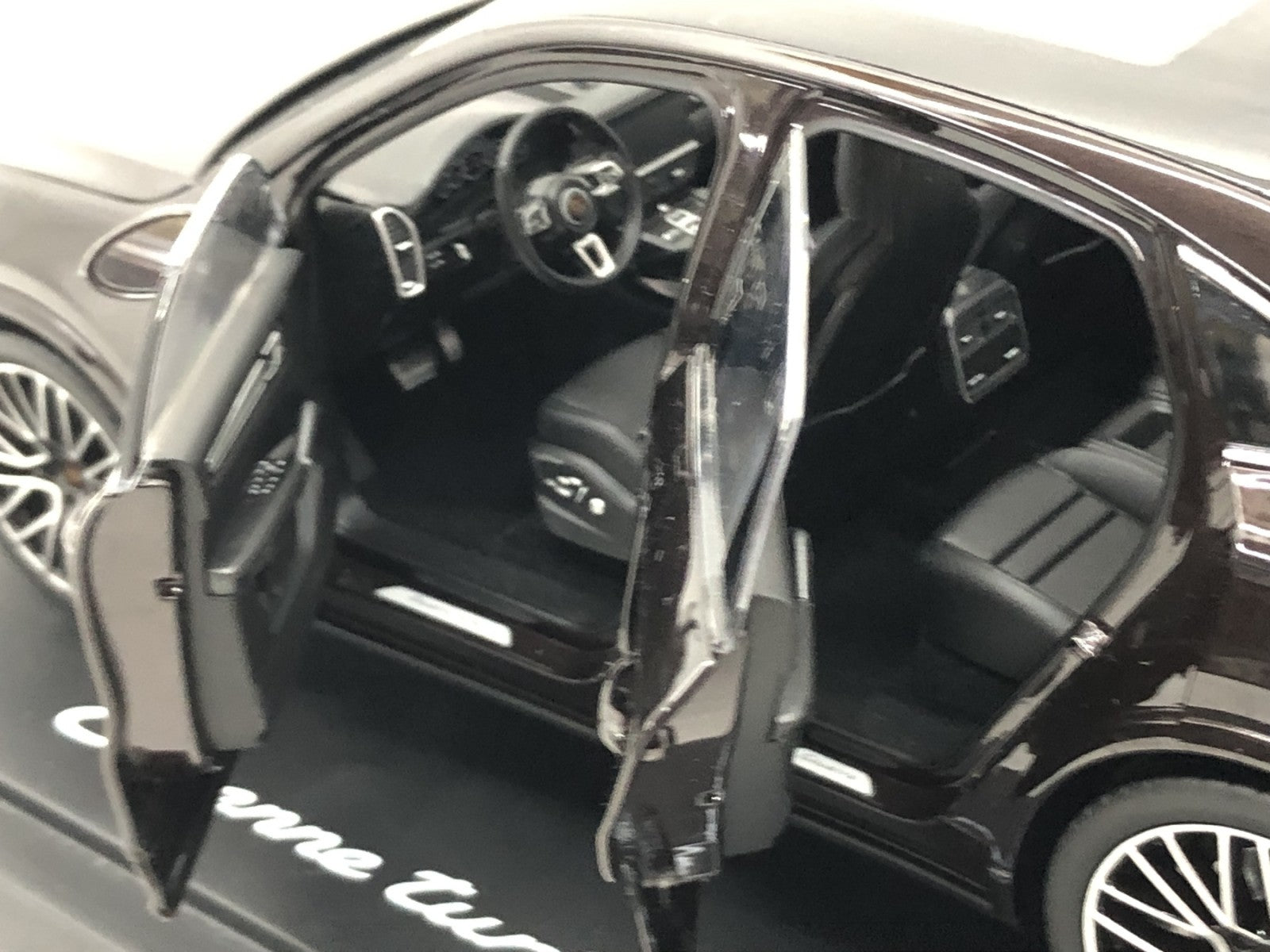 NOREV 1/18 ポルシェ カイエン クーペ ターボ スケールカー