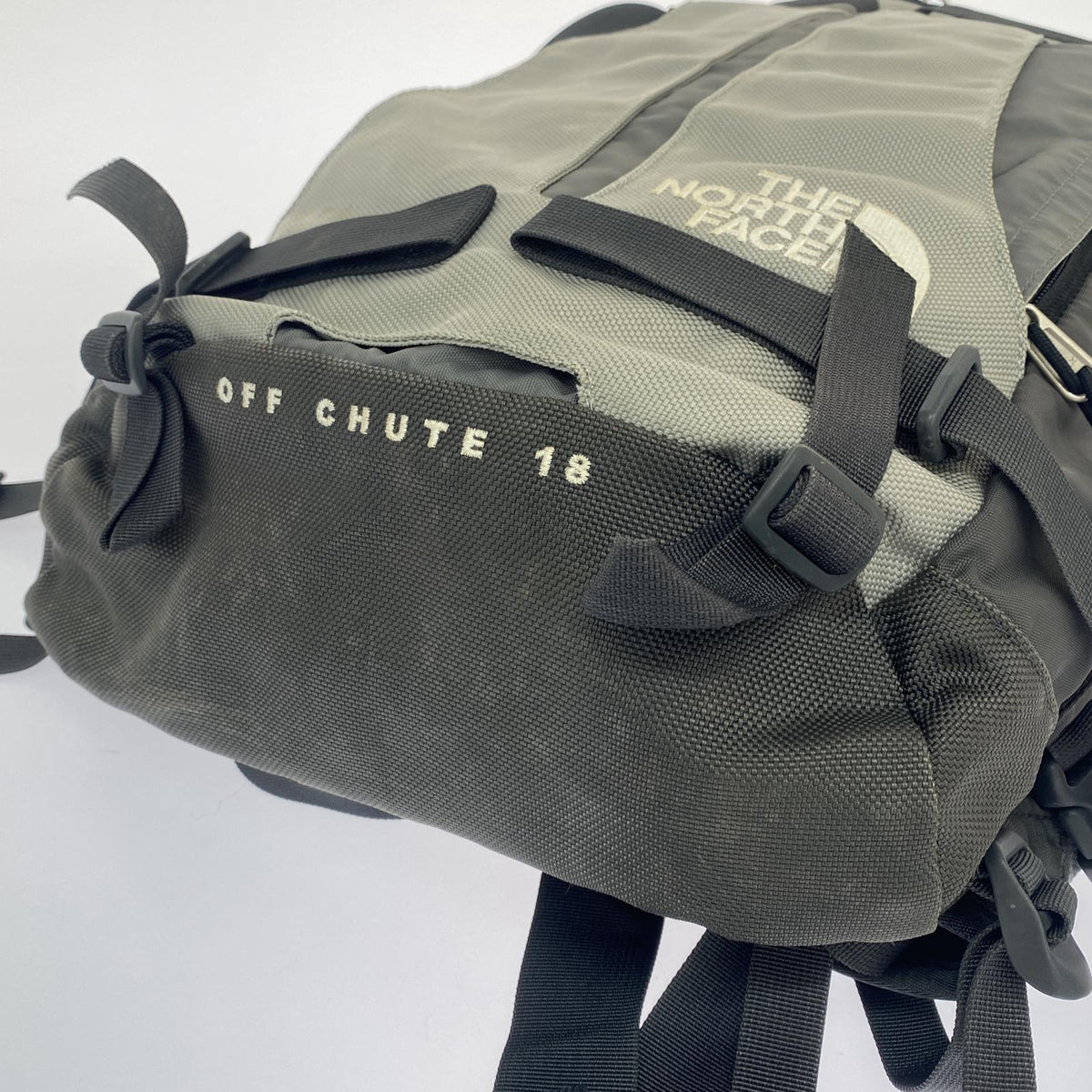 その他バッグ THE NORTH FACE CHUTE 18 バックパック グレー
