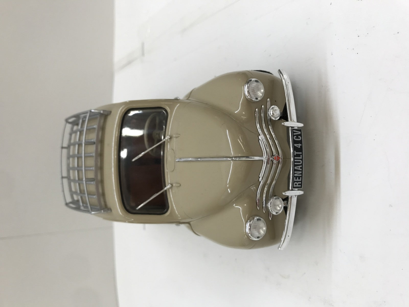ソリド 1/18 ルノー 4CV スケールカー