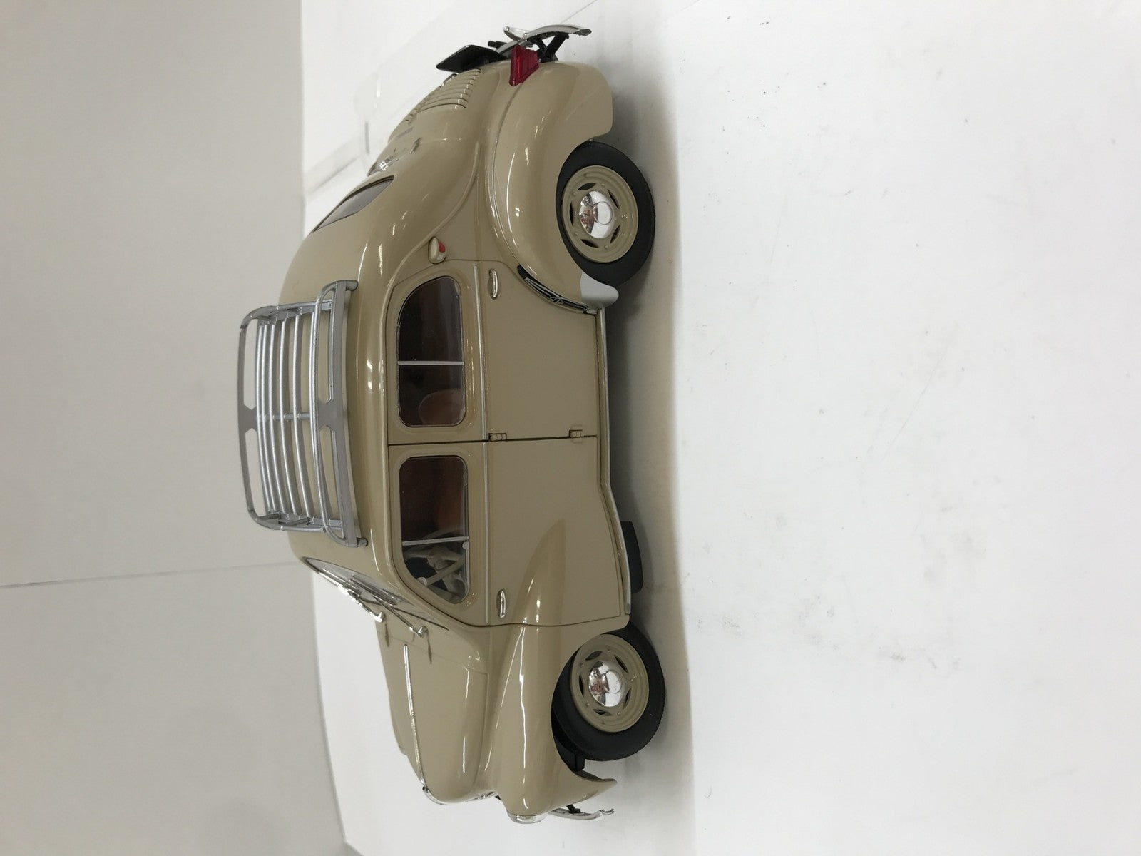 ソリド 1/18 ルノー 4CV スケールカー