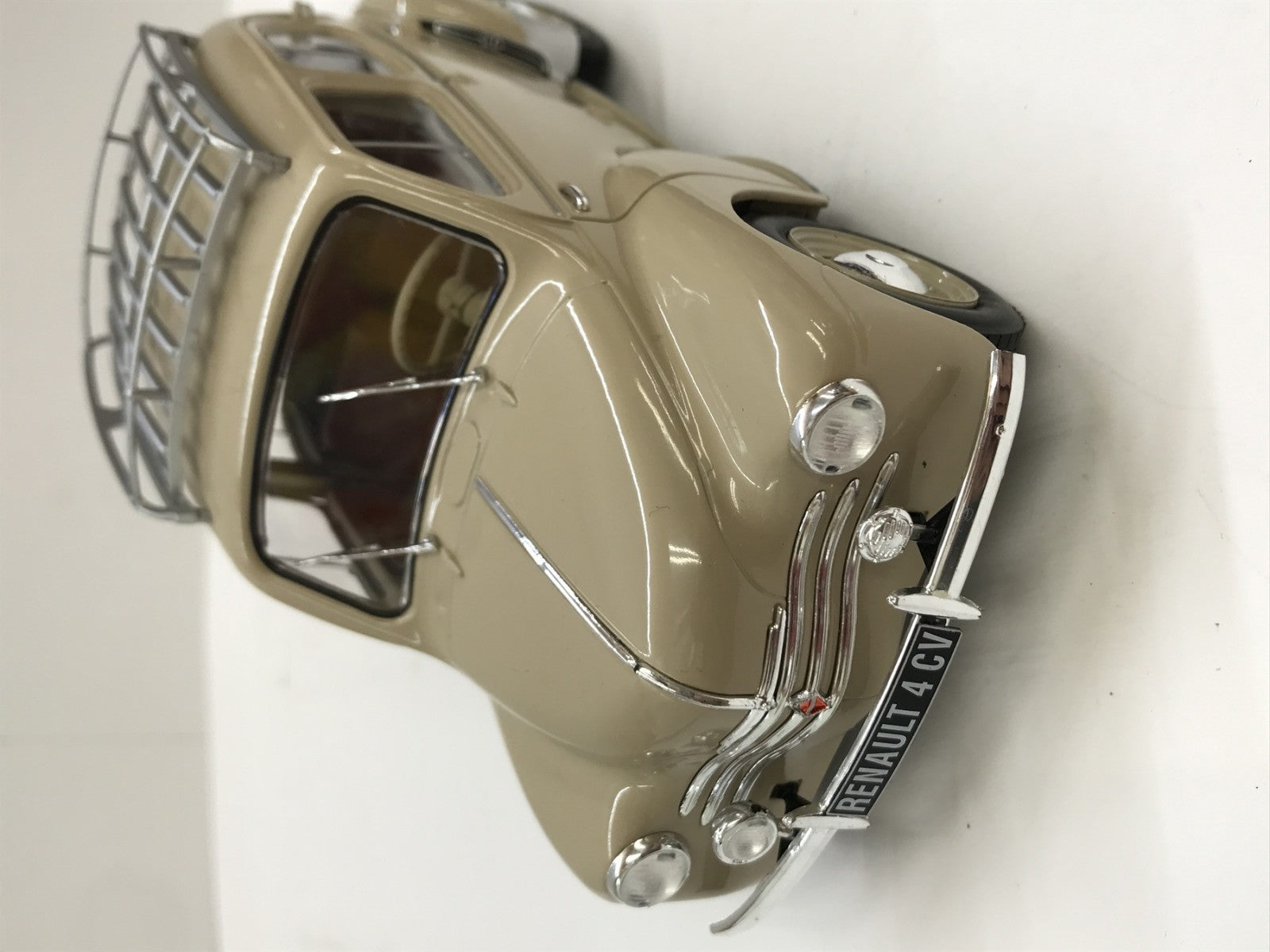ソリド 1/18 ルノー 4CV スケールカー