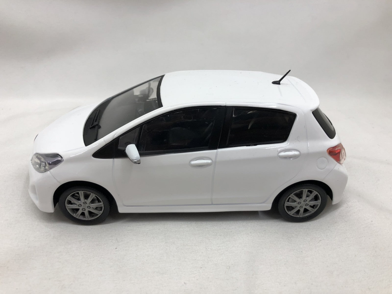 1/24 トヨタ ヴィッツ カラーサンプル カラーサンプル