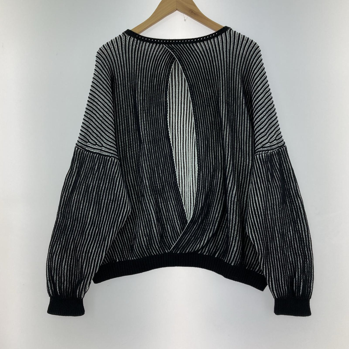 その他トップス ECKHAUS LATTA バックスリットデザインニット S ブラックホワイト S ブラック