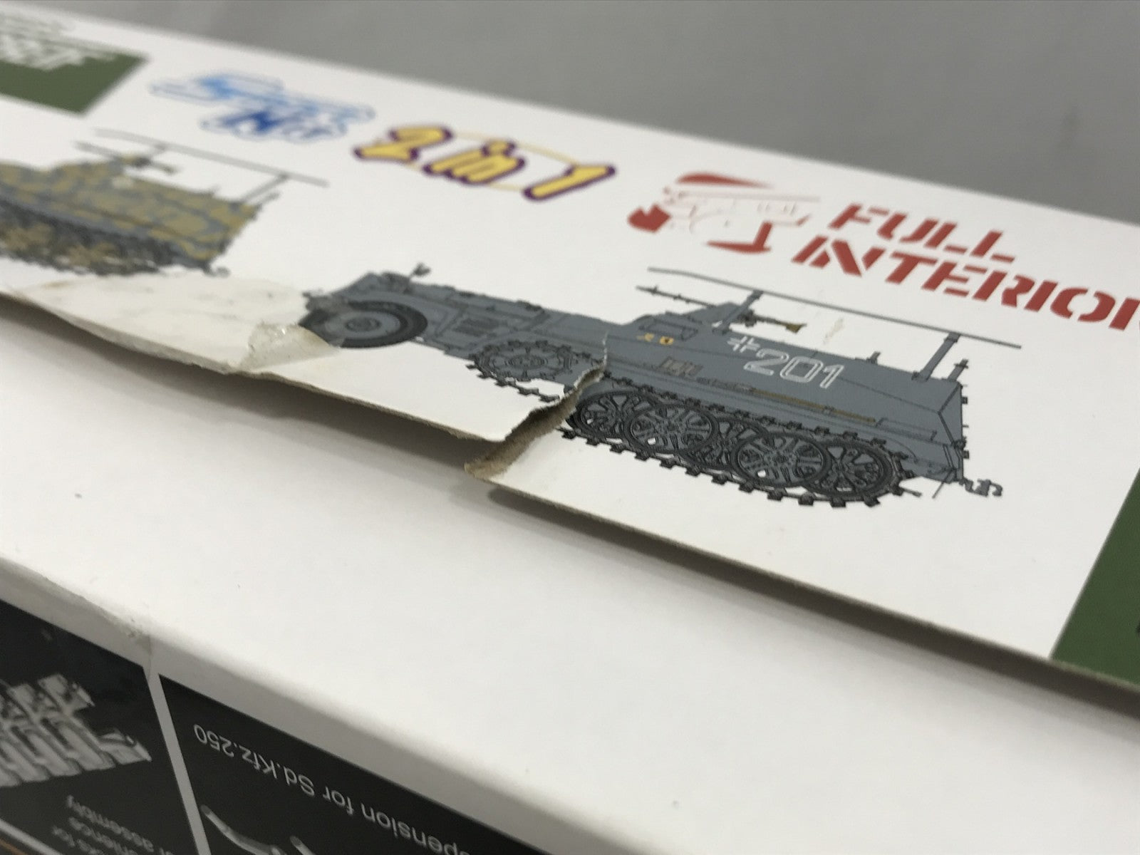 ドラゴン1/35 WW.II ドイツ軍 Sd.Kfz.250/3 グライフ ミリタリープラモ