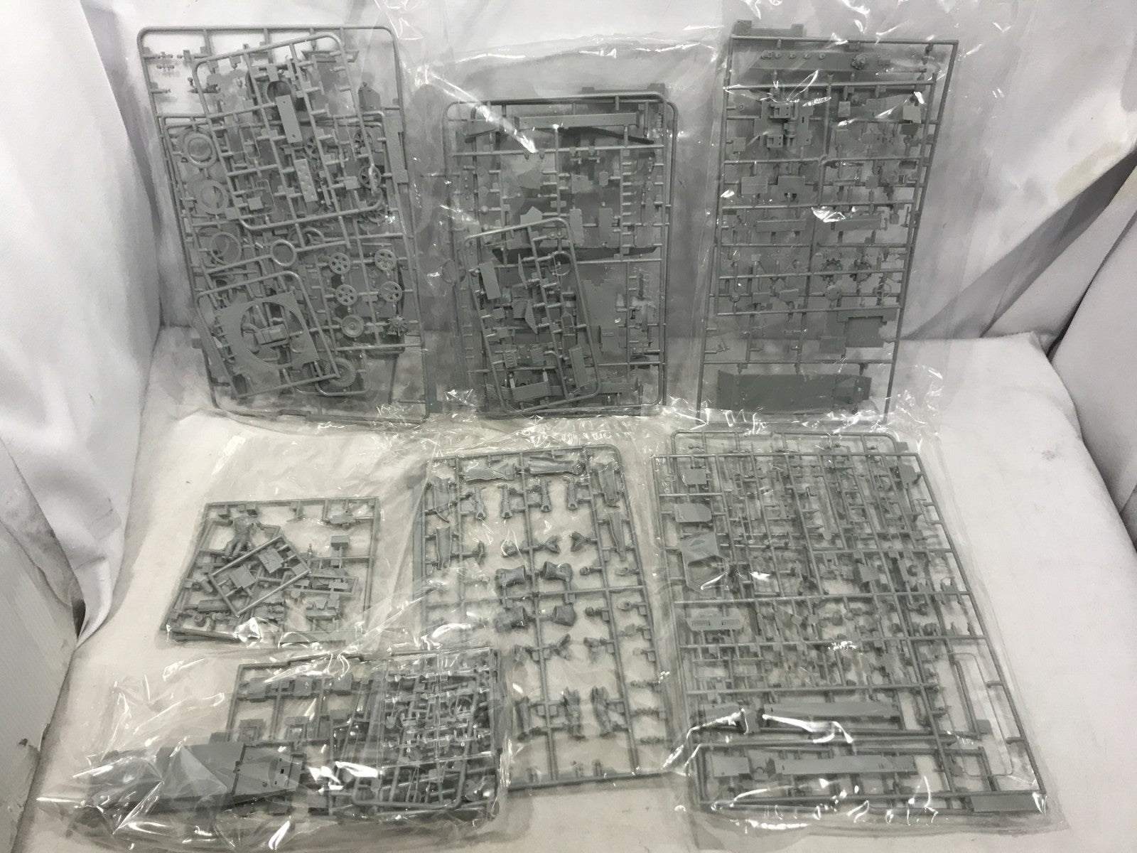 ドラゴン1/35 WW.II ドイツ軍 Sd.Kfz.250/3 グライフ ミリタリープラモ