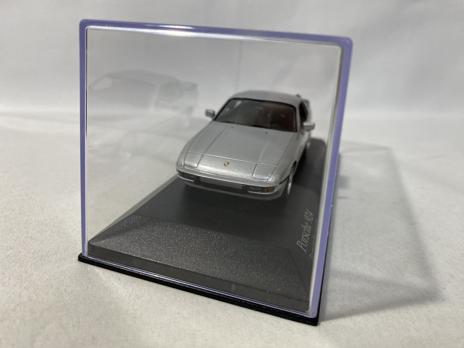1/43 ミニチャンプス ポルシェ 924 スケールカー