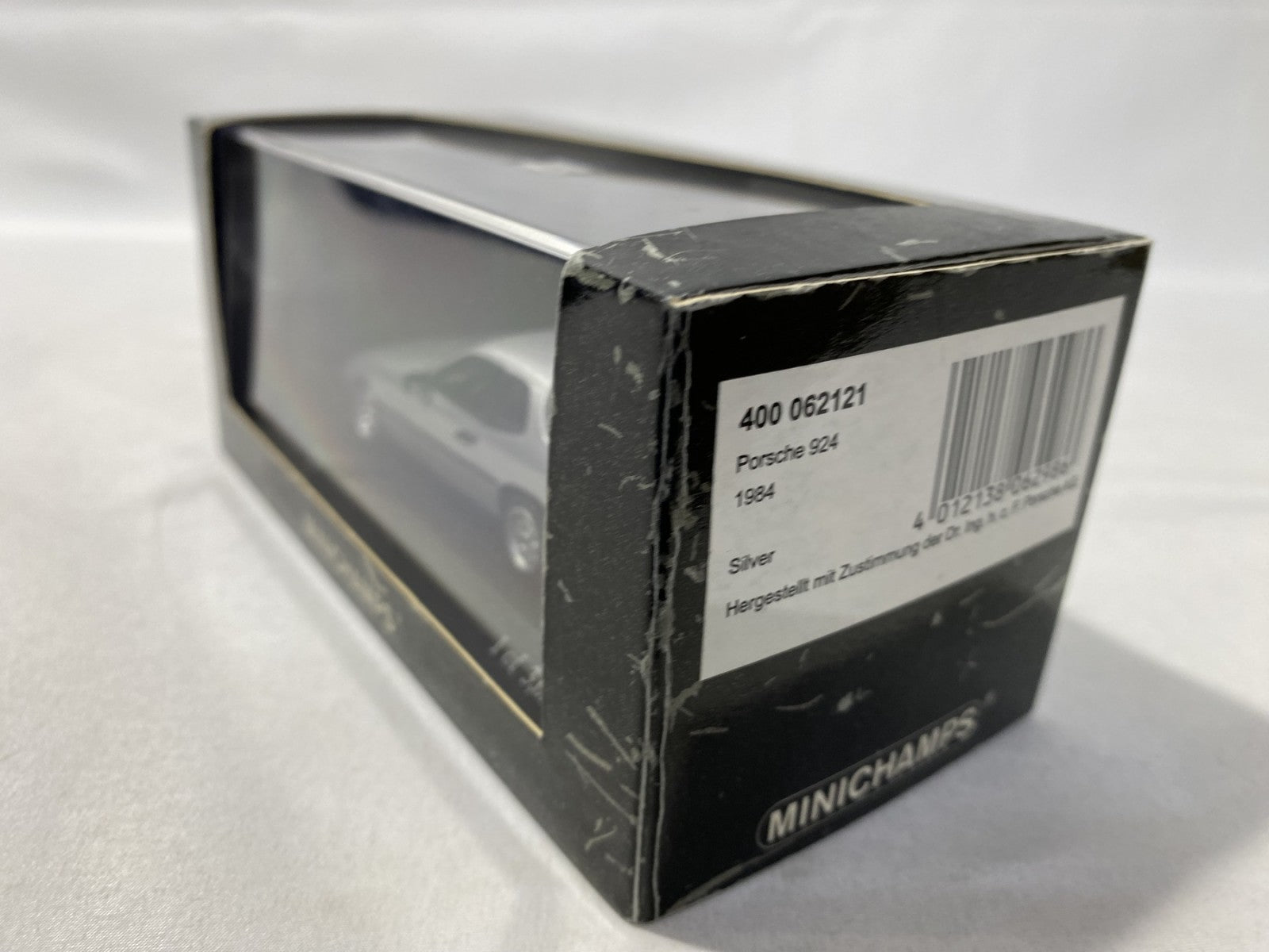 1/43 ミニチャンプス ポルシェ 924 スケールカー