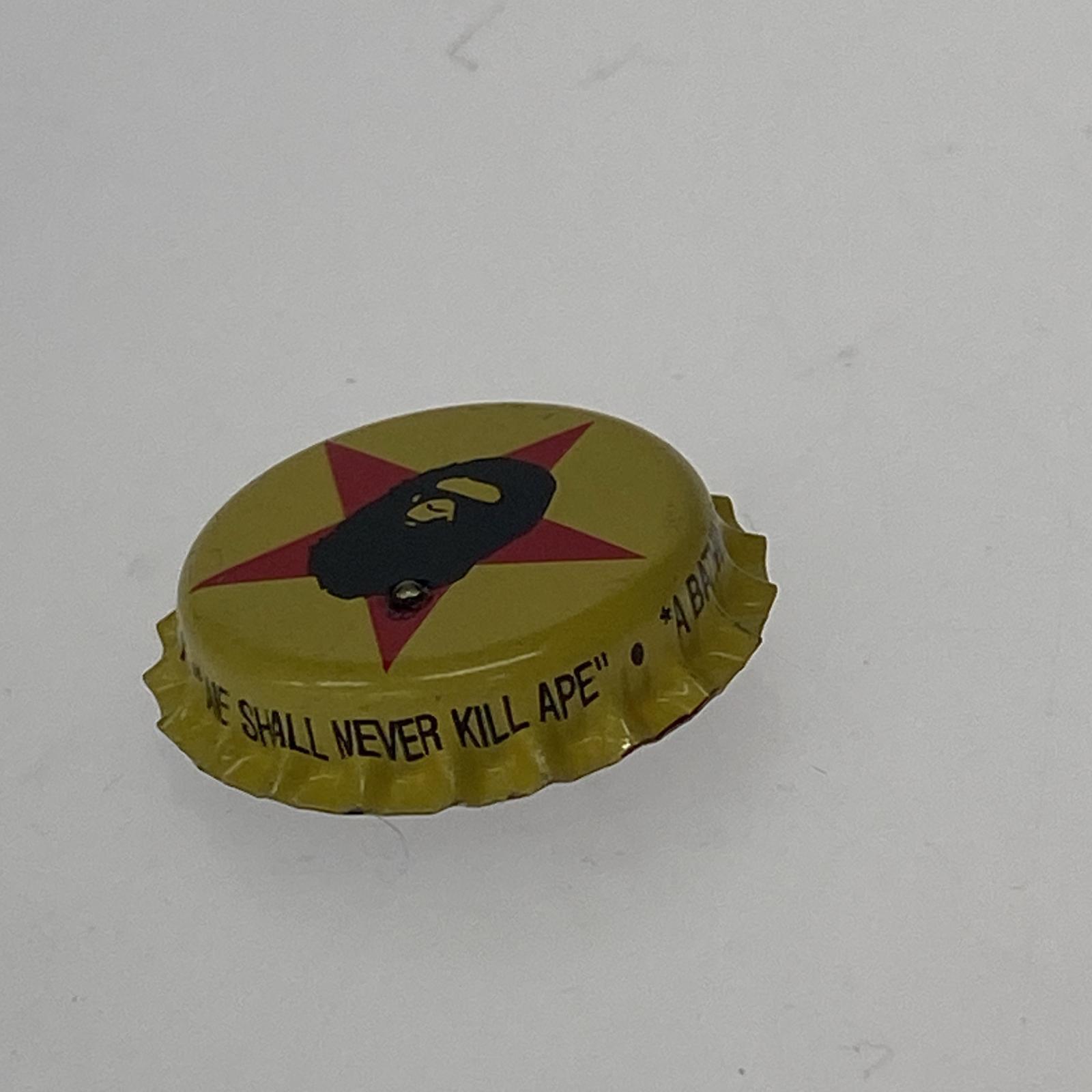 その他アクセサリー A BATHING APE 缶バッチ イエロー