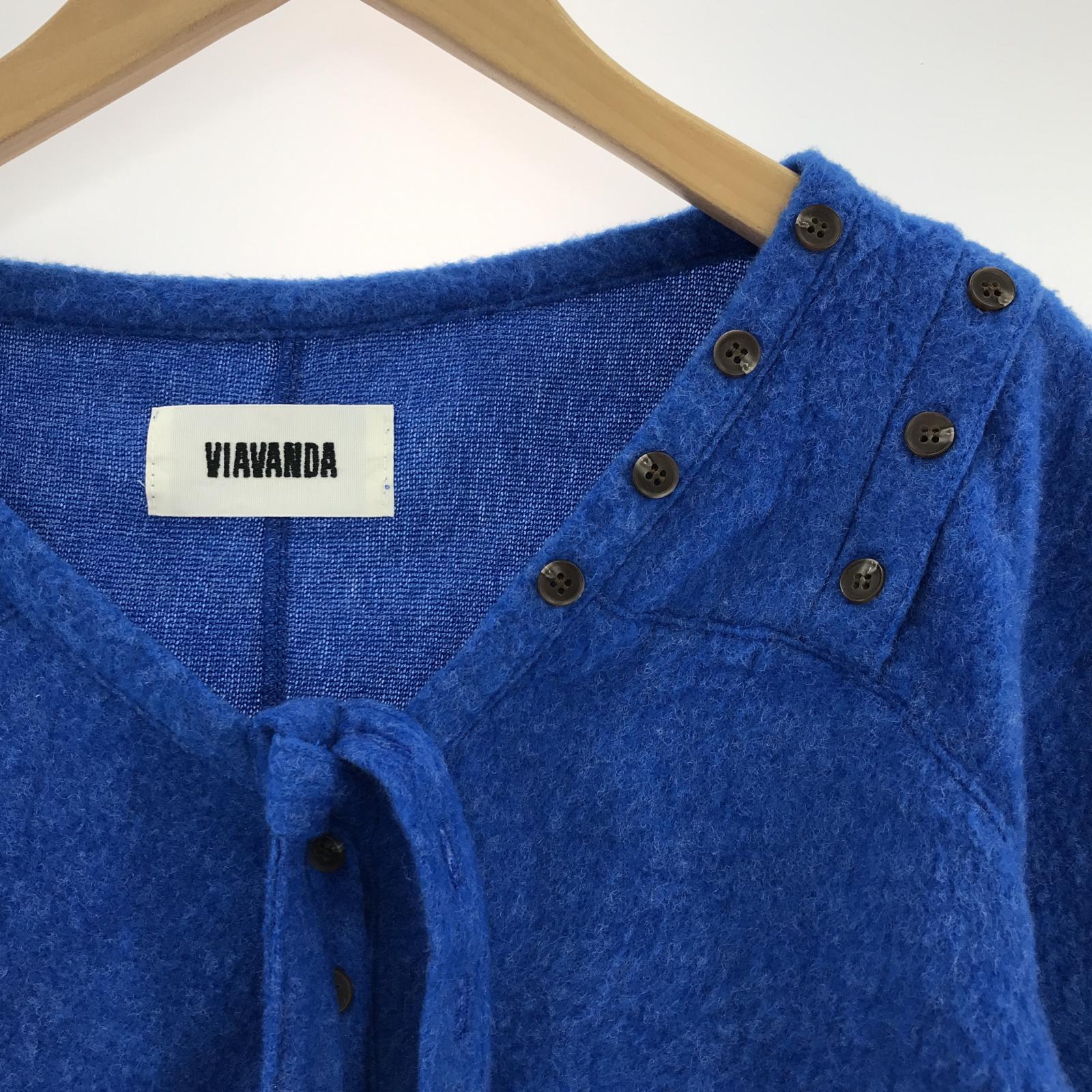 その他トップス VIAVANDA BUTTON HALTER NECK TOP ブルー フリー