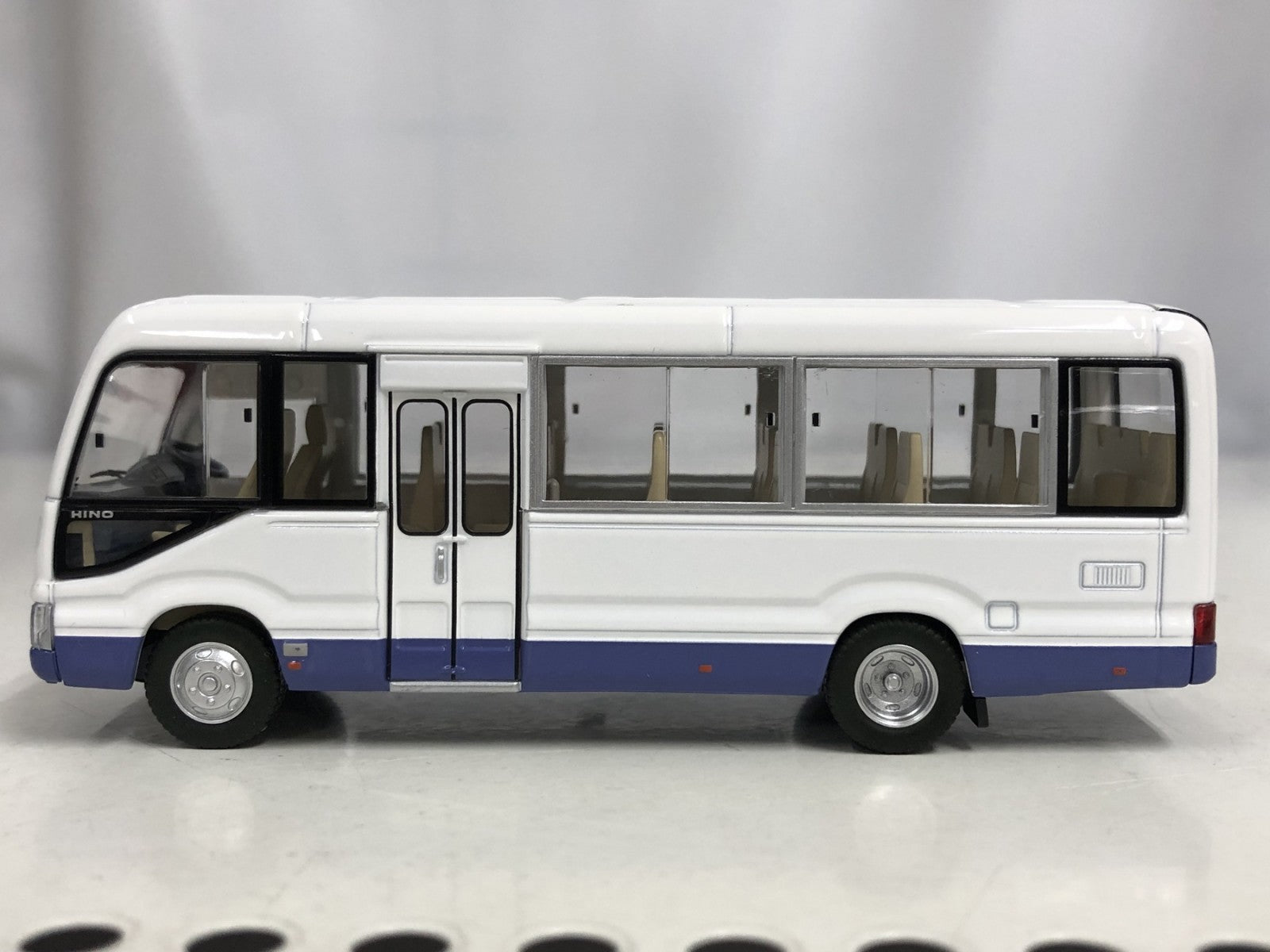 トミカリミテッドヴィンテージネオ LVーN326a 日野リエッセII LX トミカ