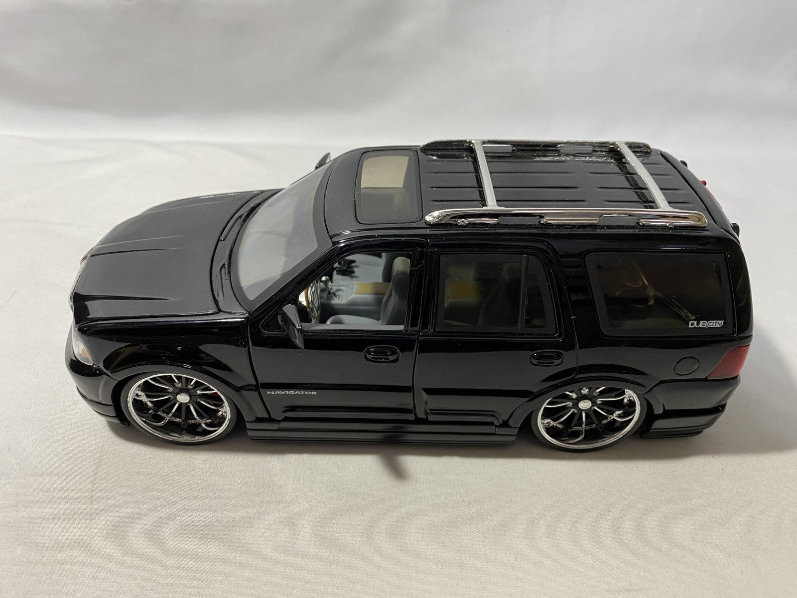 Jada 1/24 LINCOLN NAVIGATOR スケールカー