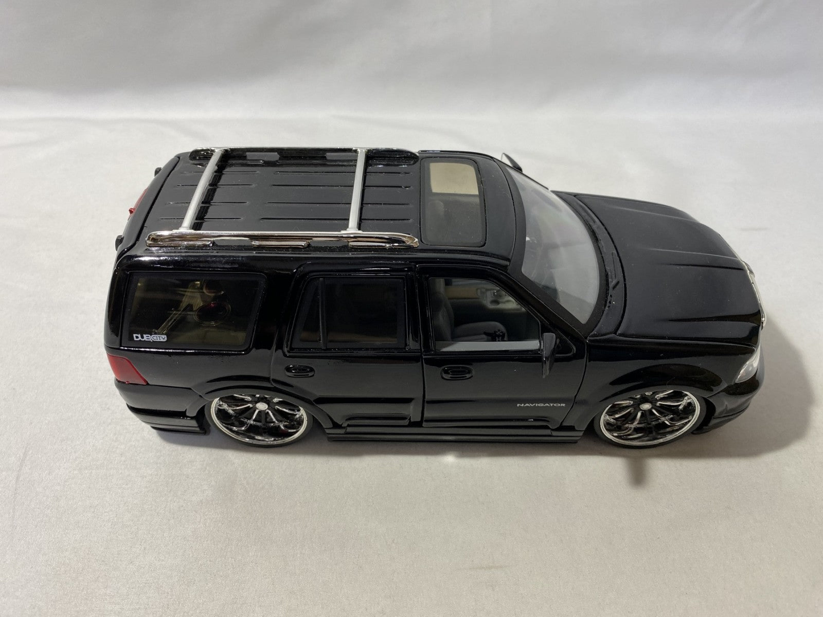 Jada 1/24 LINCOLN NAVIGATOR スケールカー