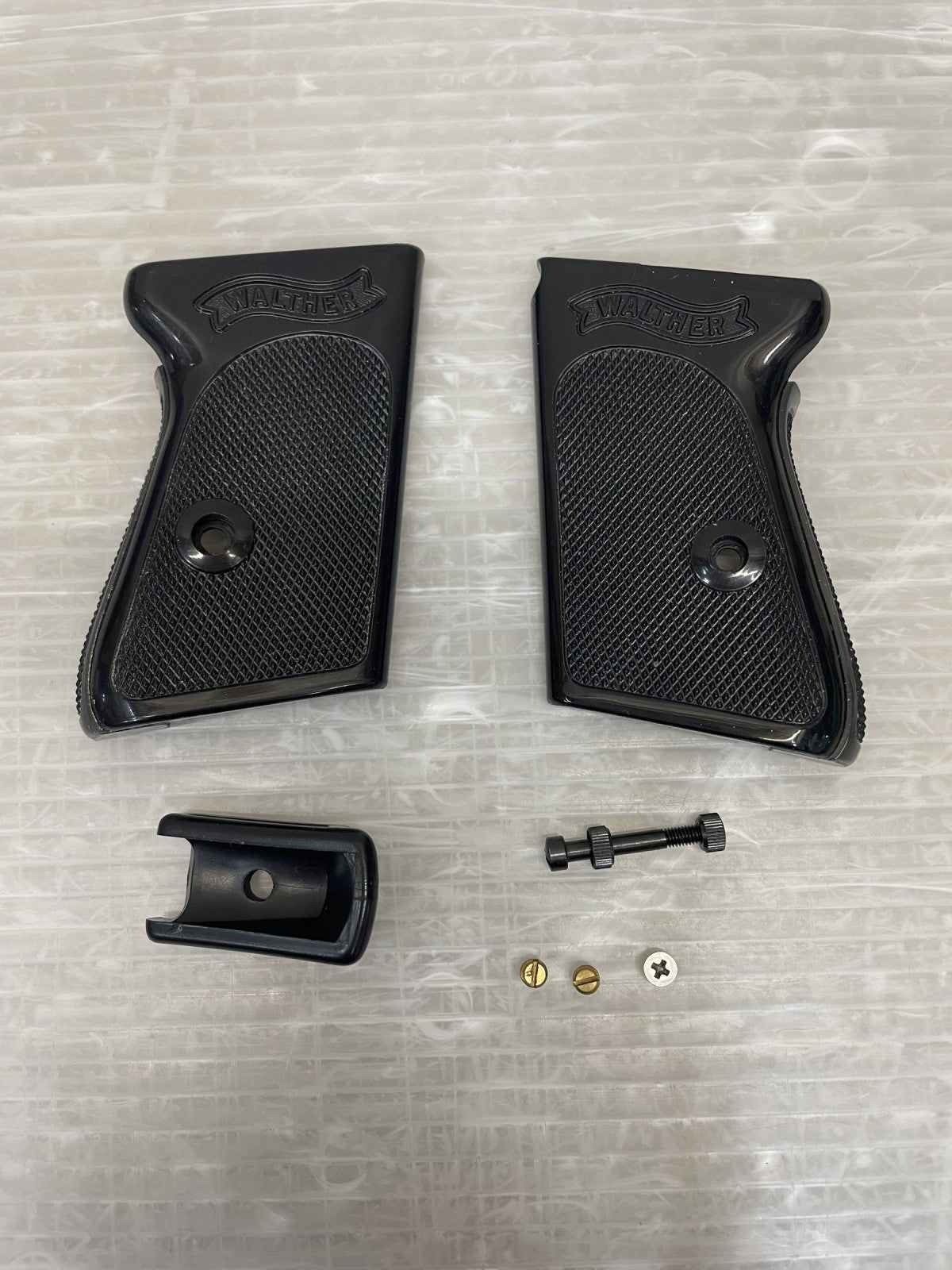 BWC WALTHER PPK 実物複製 グリップ 樹脂製 ガン