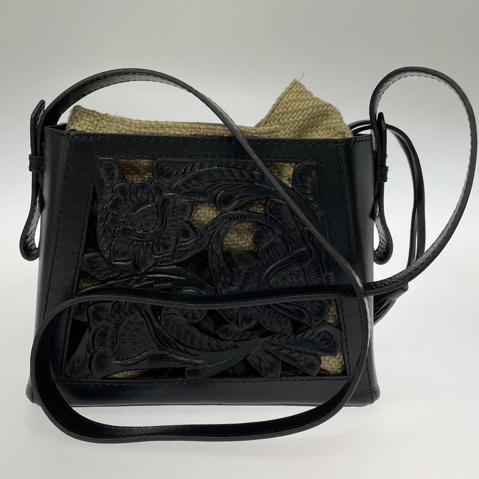 ショルダーバッグ CARVING TRIBES カットワークススクエアバッグ BLK ブラック