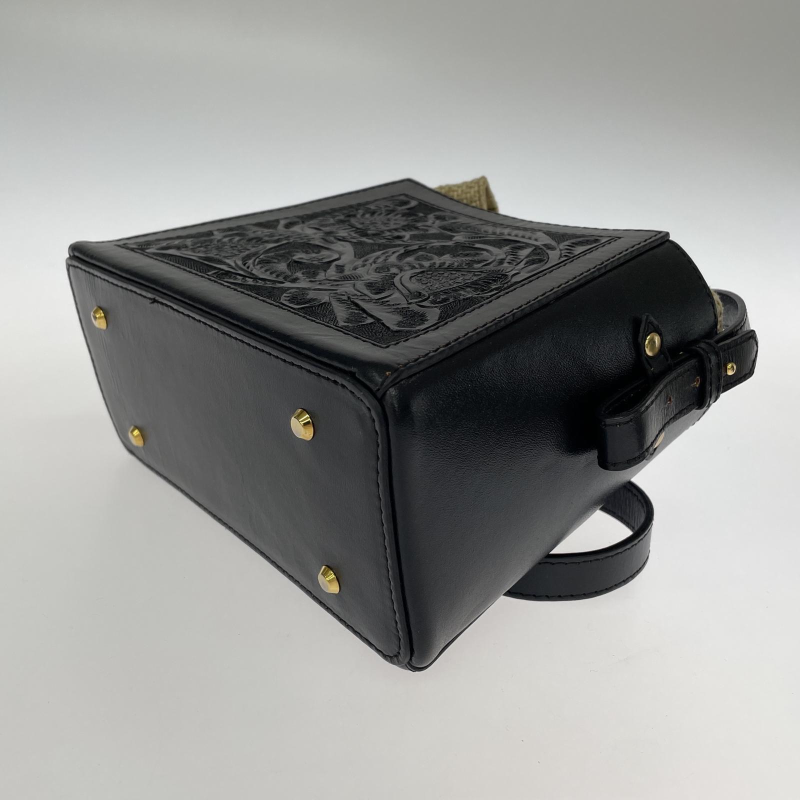 ショルダーバッグ CARVING TRIBES カットワークススクエアバッグ BLK ブラック