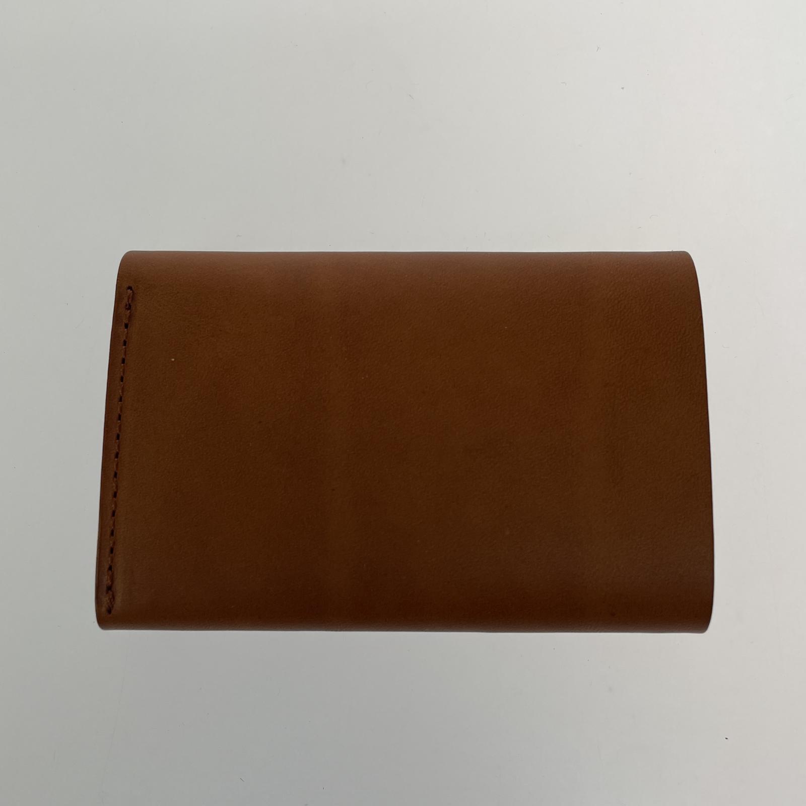 その他アクセサリー m+ レザーカードケース ブラウン