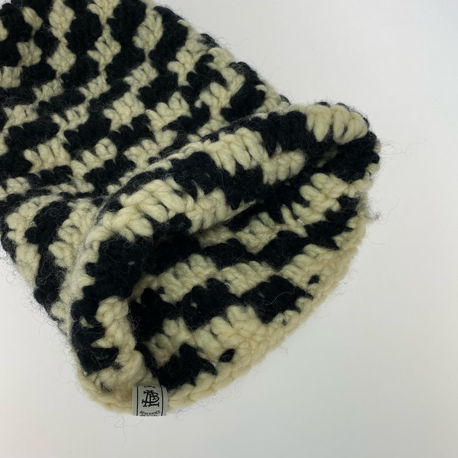 その他帽子 CHECKERED HAND KNIT BALACLAVA 白/黒 ブラック