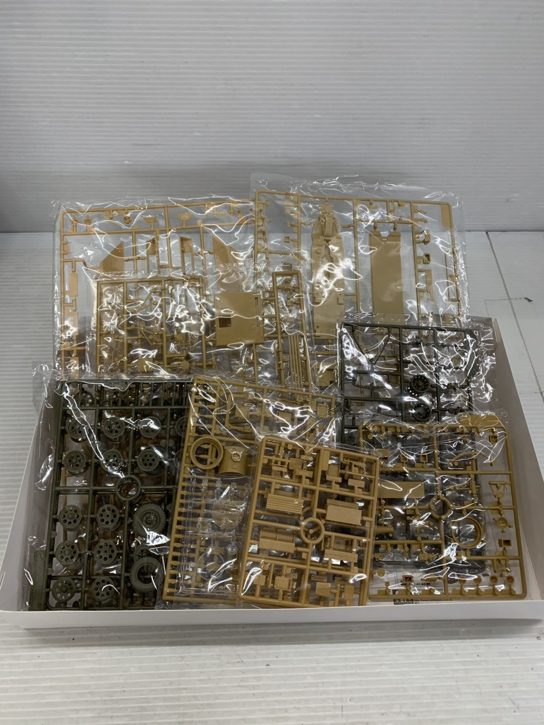 1/35 Sd.Kfz.251/20Ausf.D ウーフー赤外線暗視装置装備 ミリタリープラモ