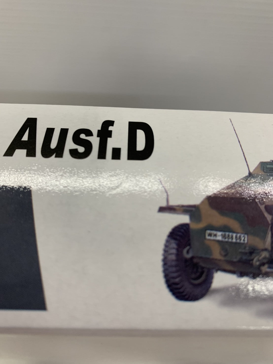 1/35 Sd.Kfz.251/20Ausf.D ウーフー赤外線暗視装置装備 ミリタリープラモ