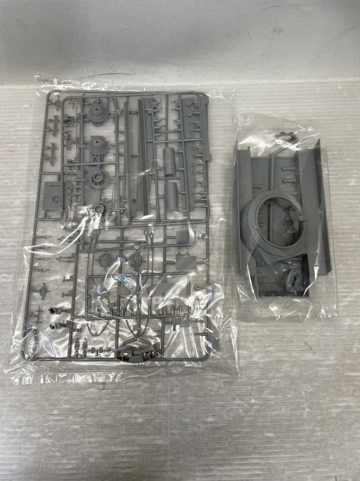 1/35 WW.II ドイツ軍 ティーガーI 後期生産型 ヴィットマン ミリタリープラモ
