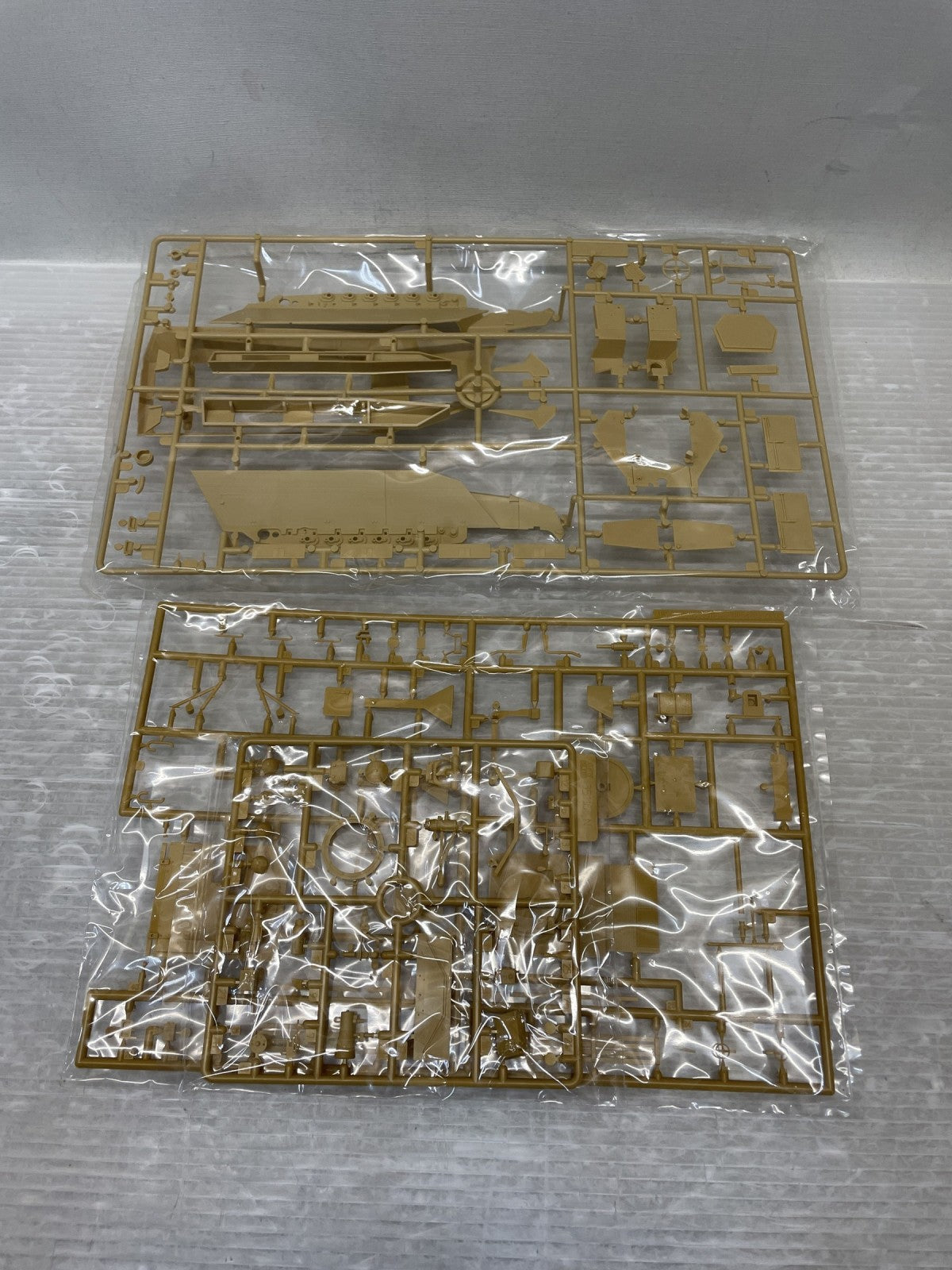 1/35 Sd.Kfz.251/20Ausf.D ウーフー赤外線暗視装置装備 ミリタリープラモ