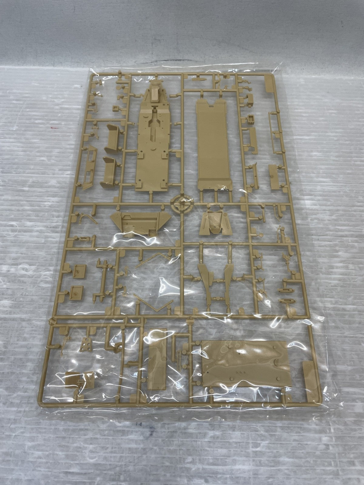 1/35 Sd.Kfz.251/20Ausf.D ウーフー赤外線暗視装置装備 ミリタリープラモ