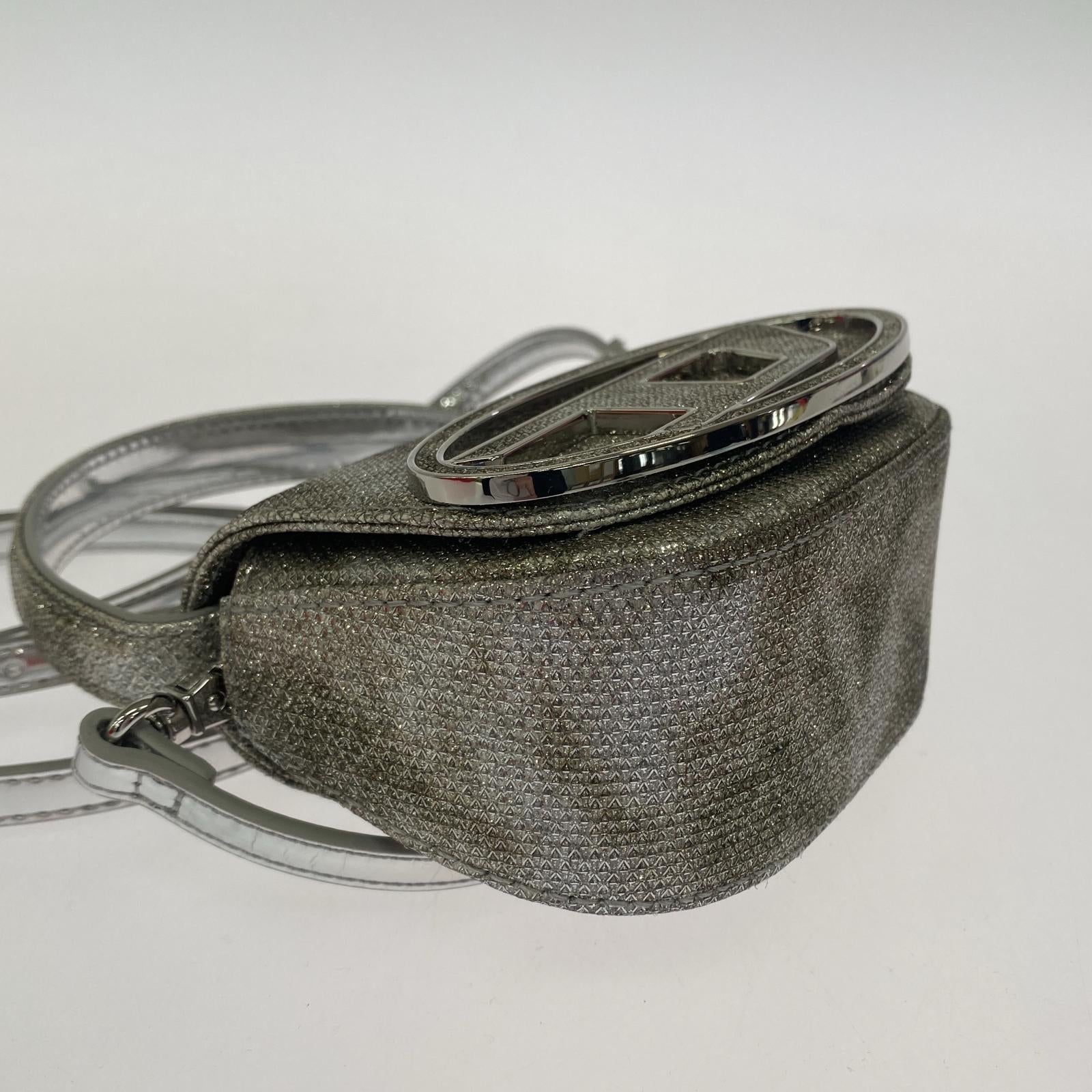 ショルダーバッグ DIESEL ショルダーバッグ シルバー