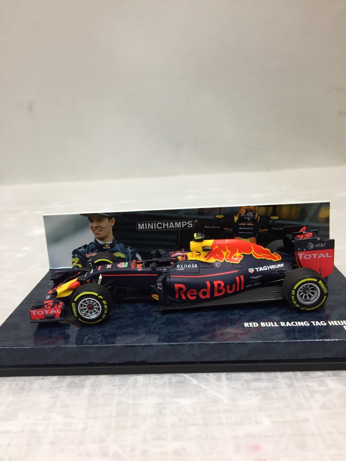 PMA 1/43 レッド ブル レーシング タグホイヤー RB12 ダニール スケールカー