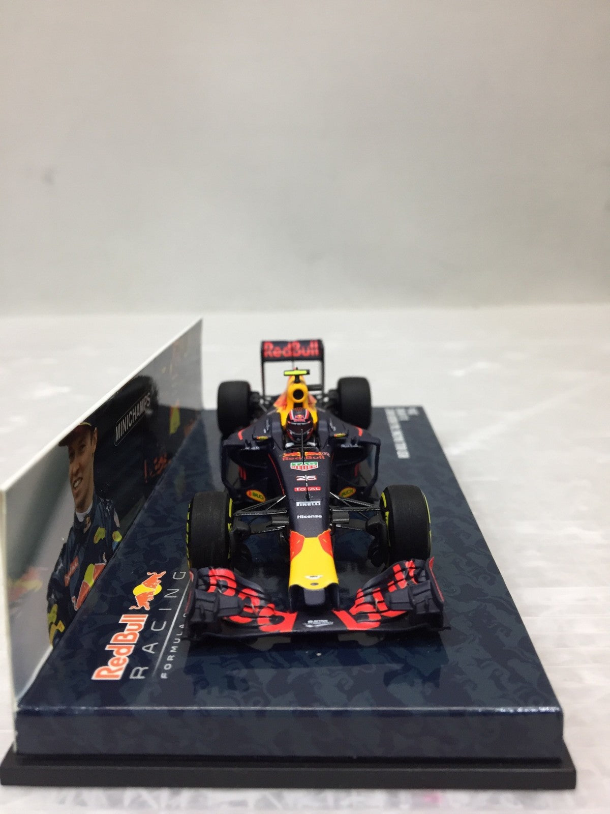 PMA 1/43 レッド ブル レーシング タグホイヤー RB12 ダニール スケールカー