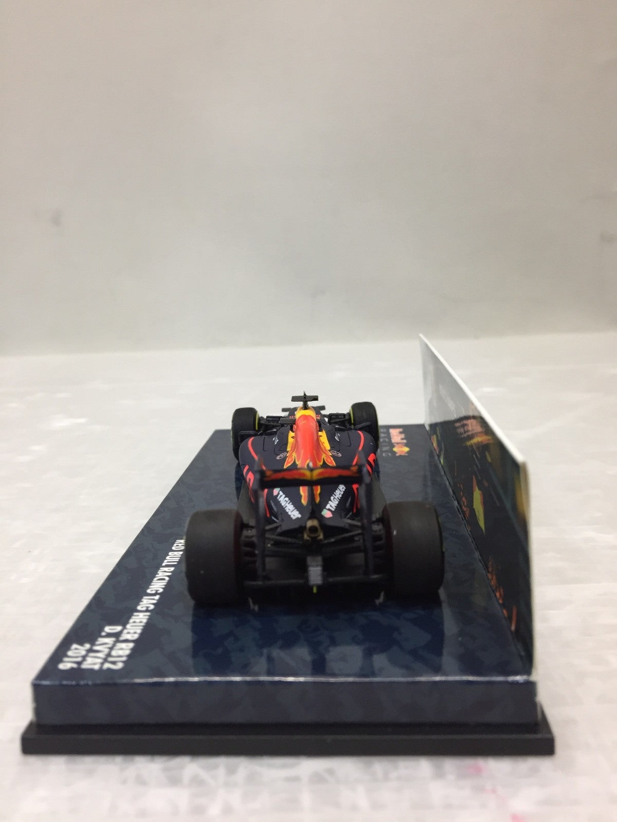 PMA 1/43 レッド ブル レーシング タグホイヤー RB12 ダニール スケールカー