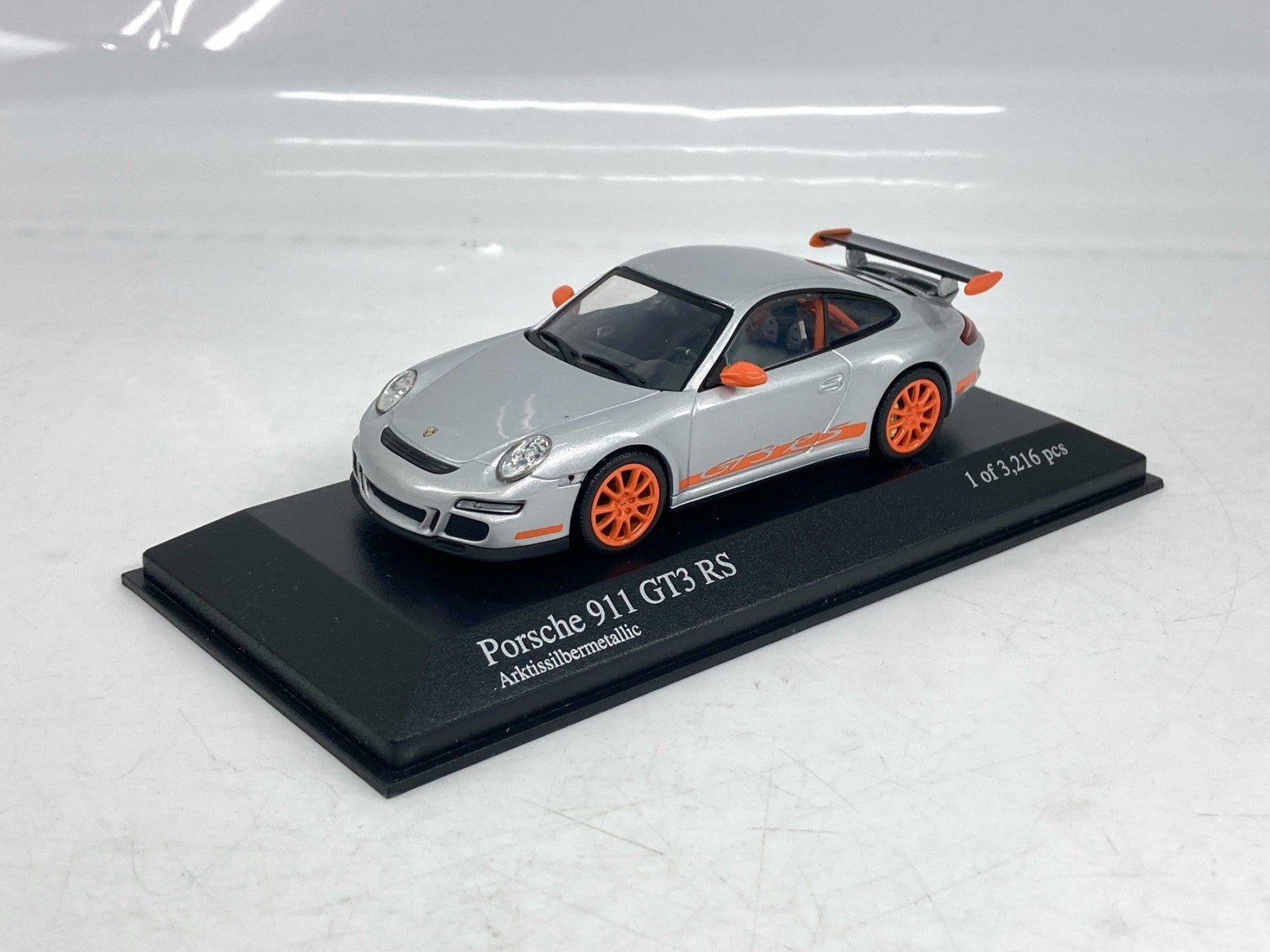 MINICHAMPS Porsche 911 GT3 RS スケールカー