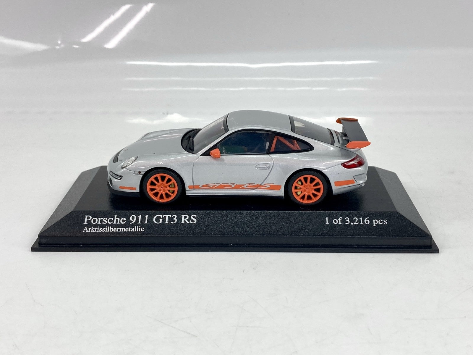 MINICHAMPS Porsche 911 GT3 RS スケールカー