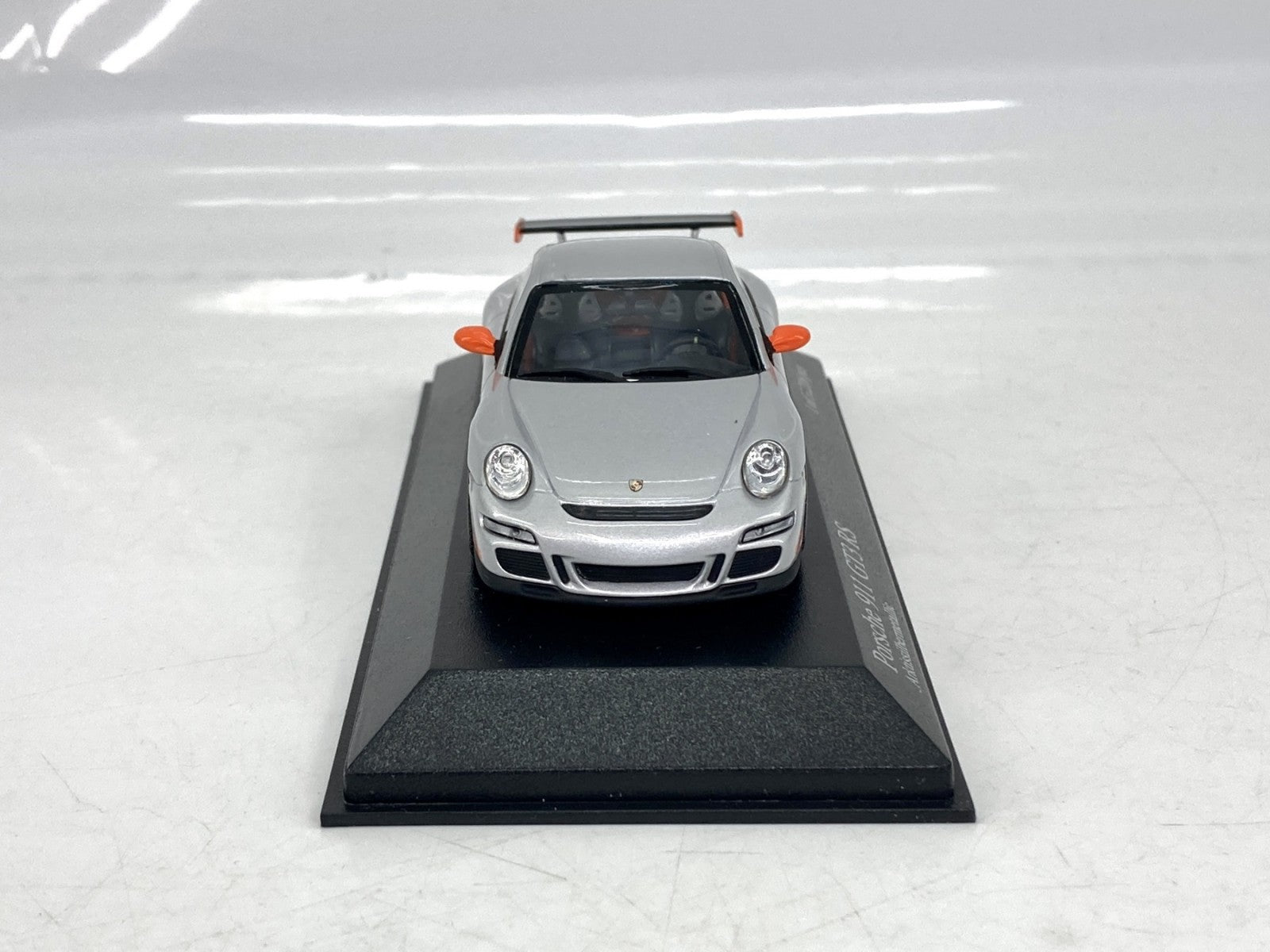 MINICHAMPS Porsche 911 GT3 RS スケールカー