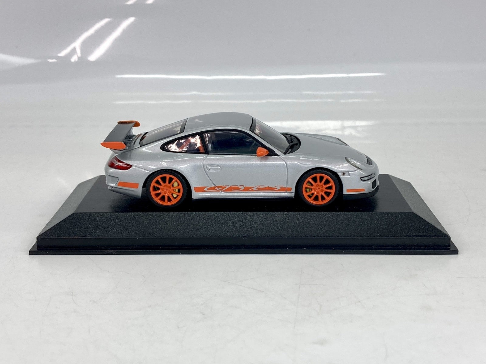 MINICHAMPS Porsche 911 GT3 RS スケールカー