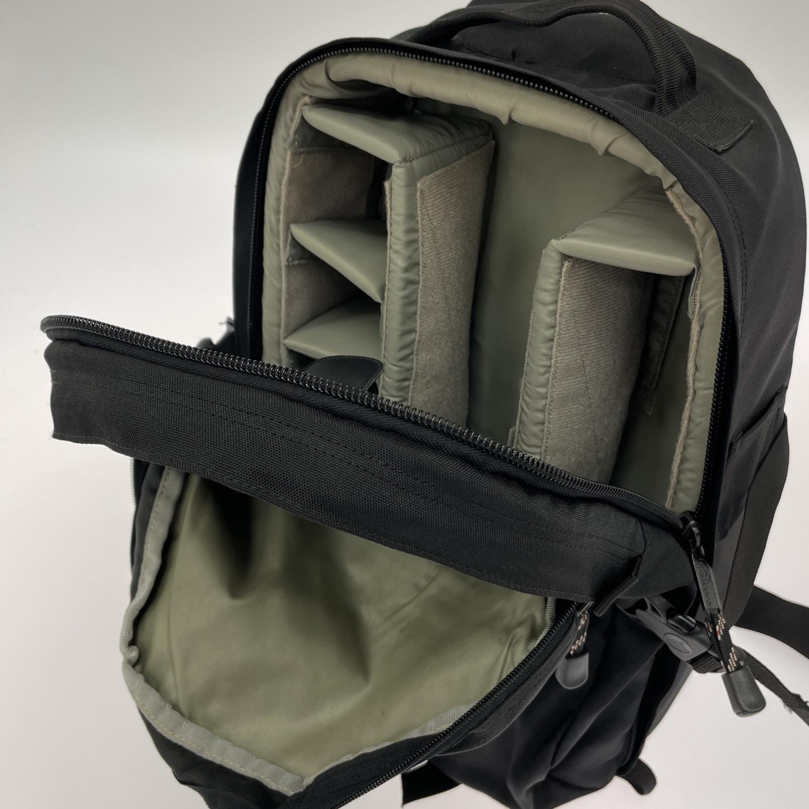 リュック・デイパック Lowepro カメラバックパック ブラック